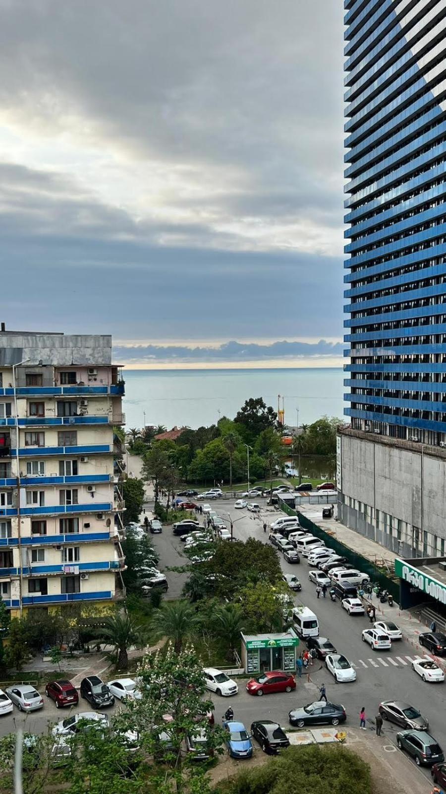 Big Flat In Batumi Apartment Exterior photo