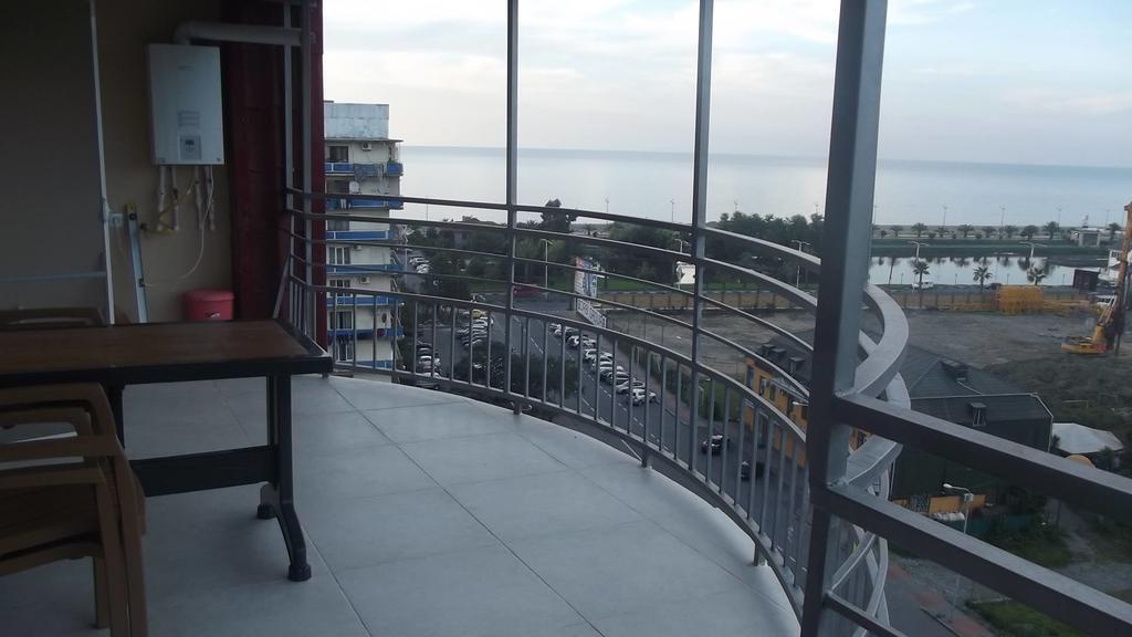 Big Flat In Batumi Apartment Exterior photo